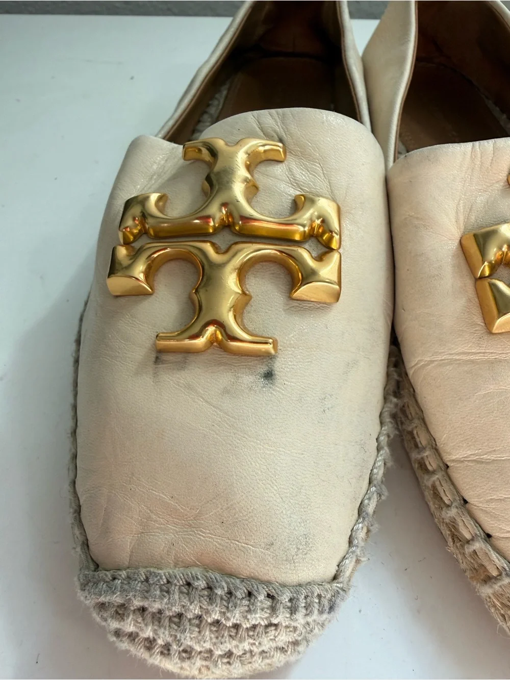 Tory Burch Eleanor size 5 Cream Leather Espadrille Flats with Gold Logo Emblem